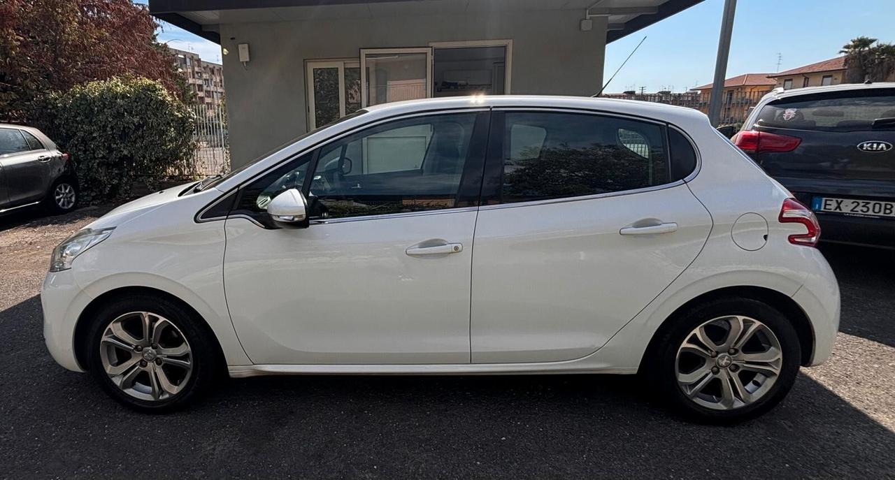 Peugeot 208 1.4 HDi 68 CV 5 porte Allure