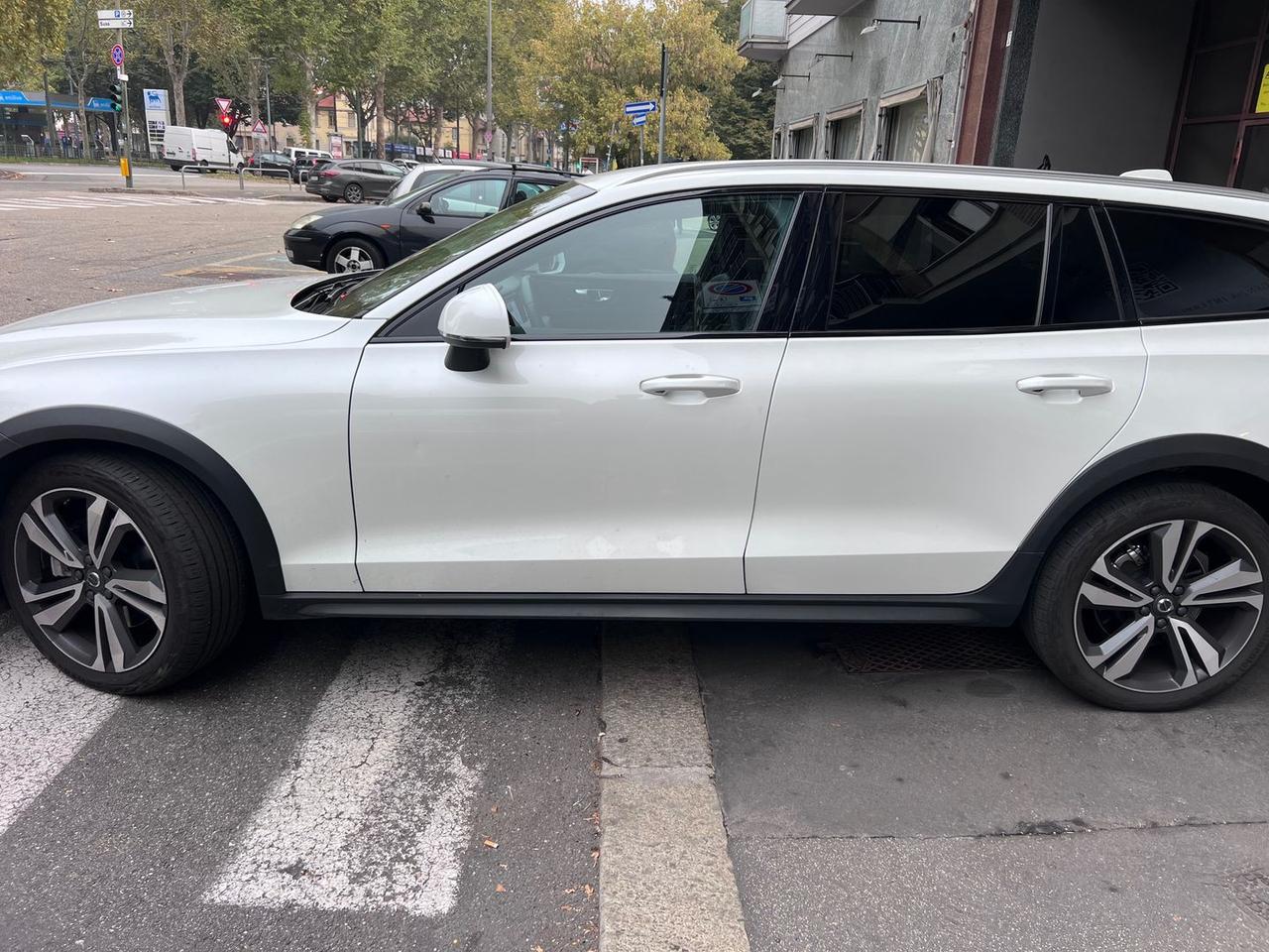 Volvo V60 Core 2.0 B4 MHEV #7114