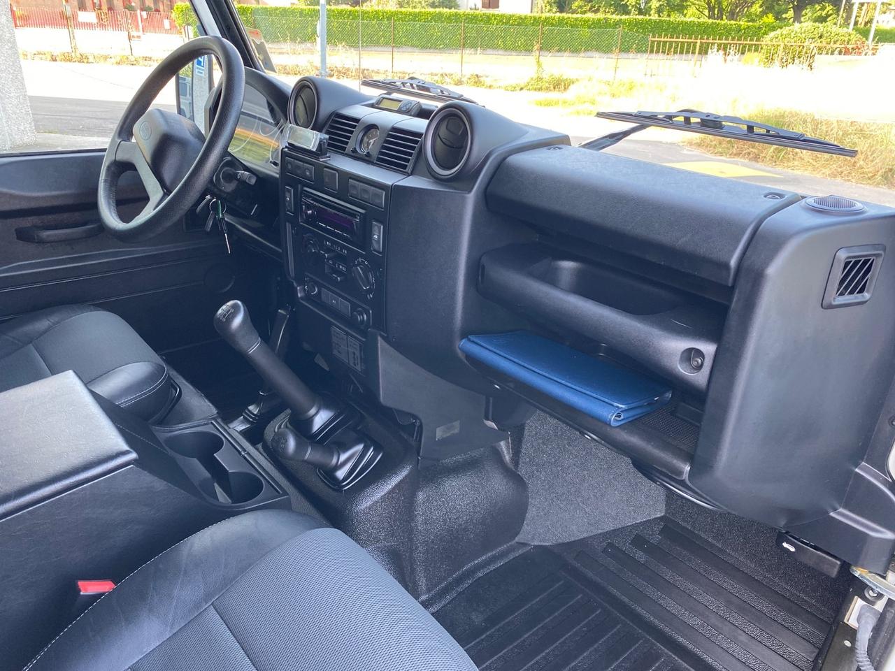 Land Rover Defender 90 2.2 TD4 Autocarro 4 Posti
