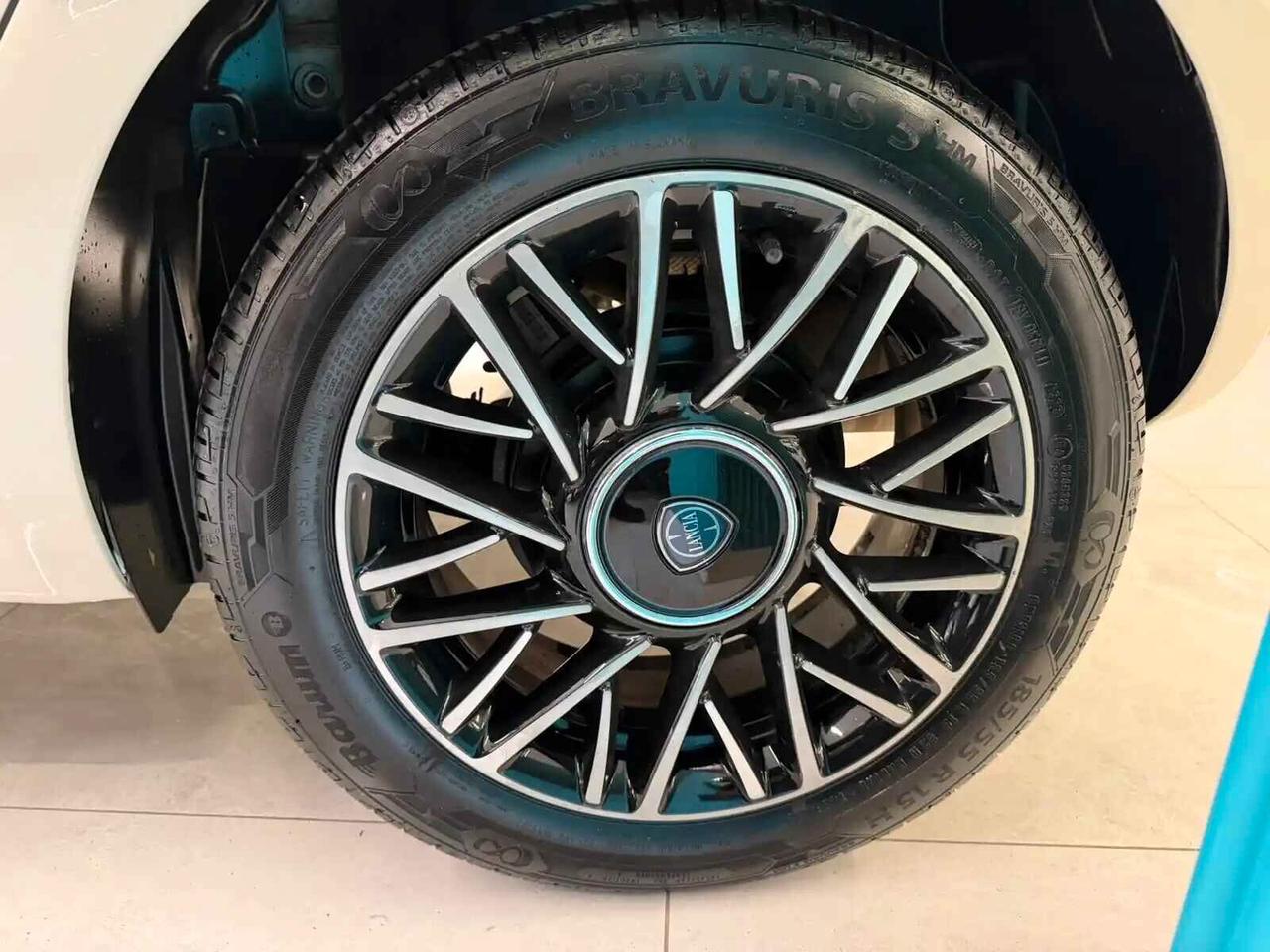 Lancia Ypsilon 1.2 69 CV 5 porte S&S Gold