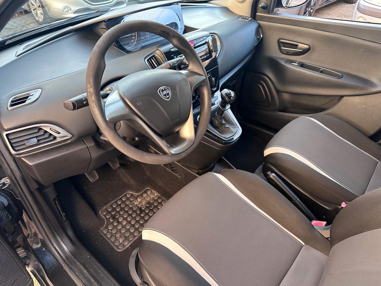 Lancia Ypsilon 1.2 69 CV 5 porte Silver