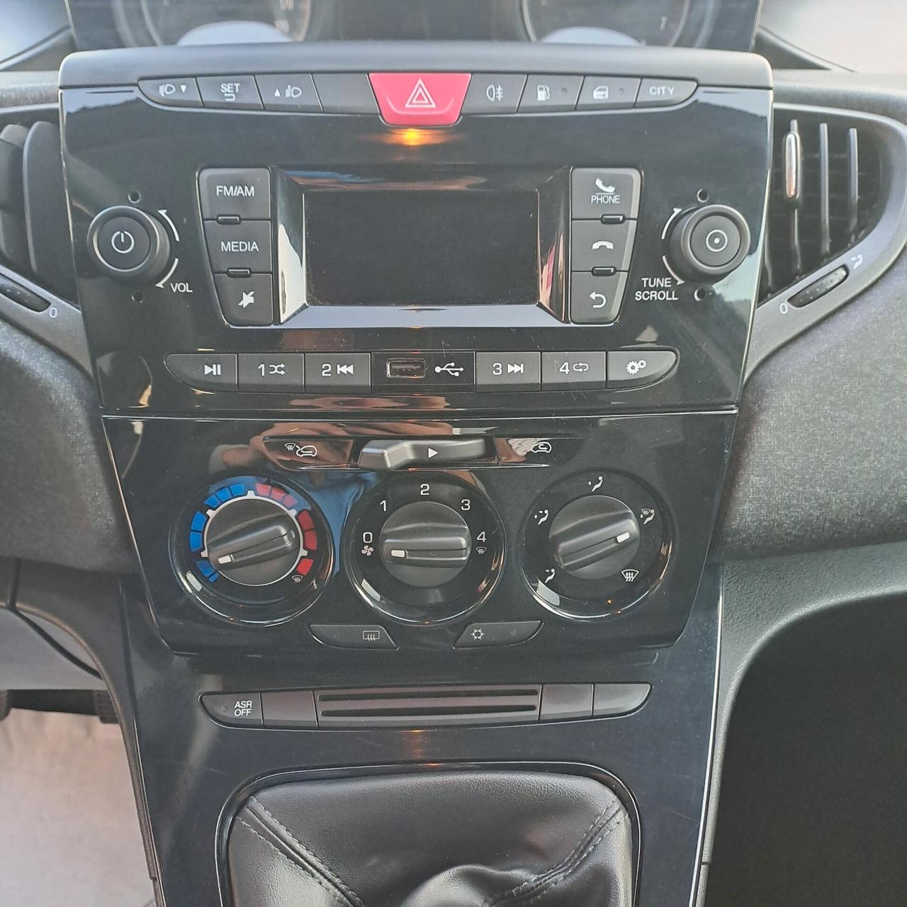 Lancia Ypsilon 1.2 Bz/Gpl 69Cv Ecochic Elefantino Blu