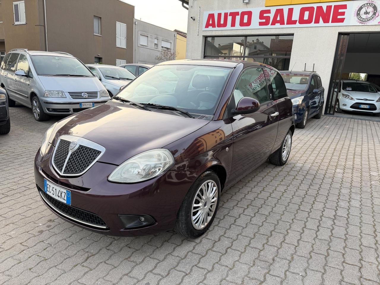 Lancia Ypsilon 1.2 69 CV Argento-OK neopatentati