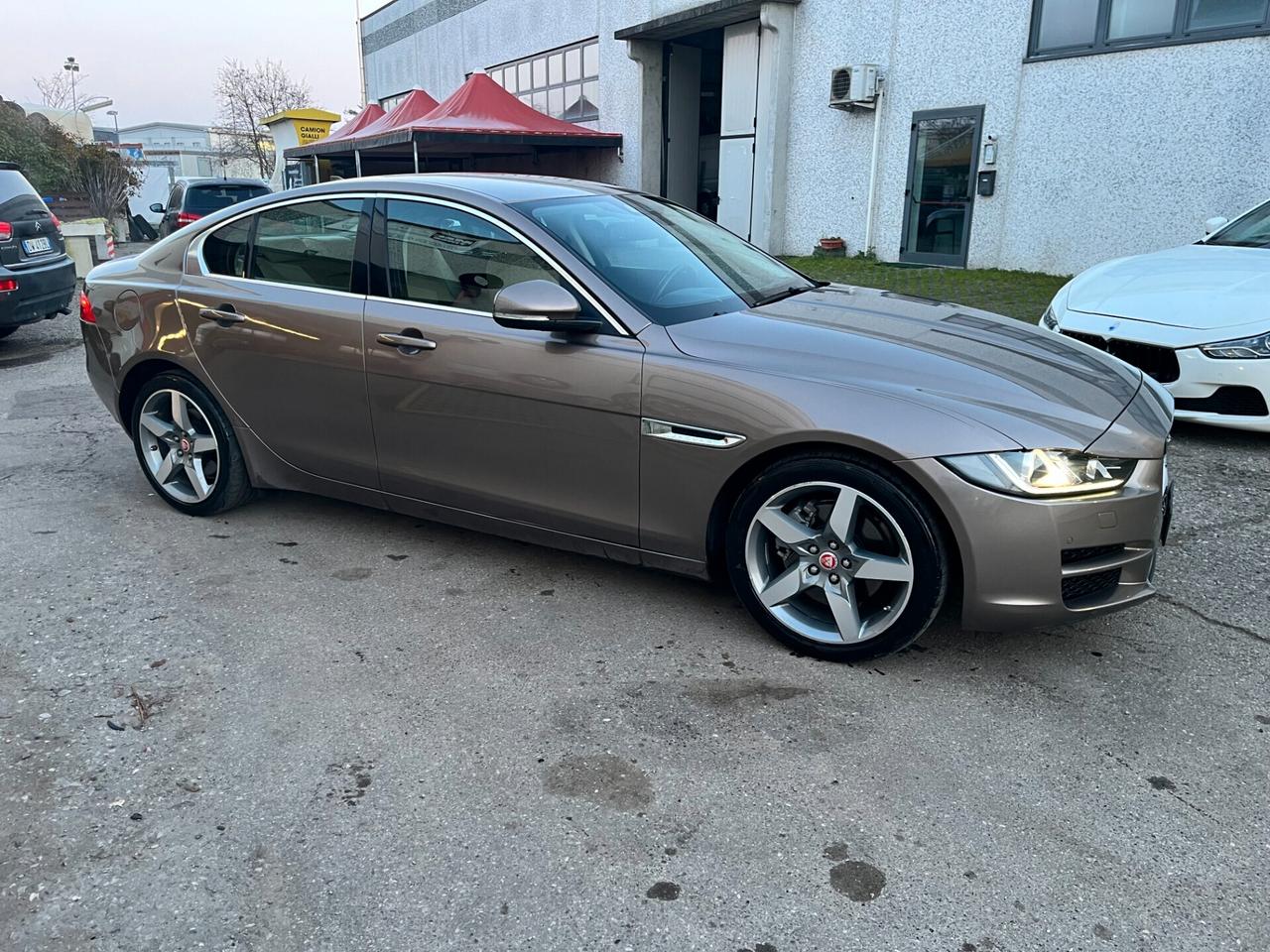 Jaguar XE 2.0 D Turbo Portfolio