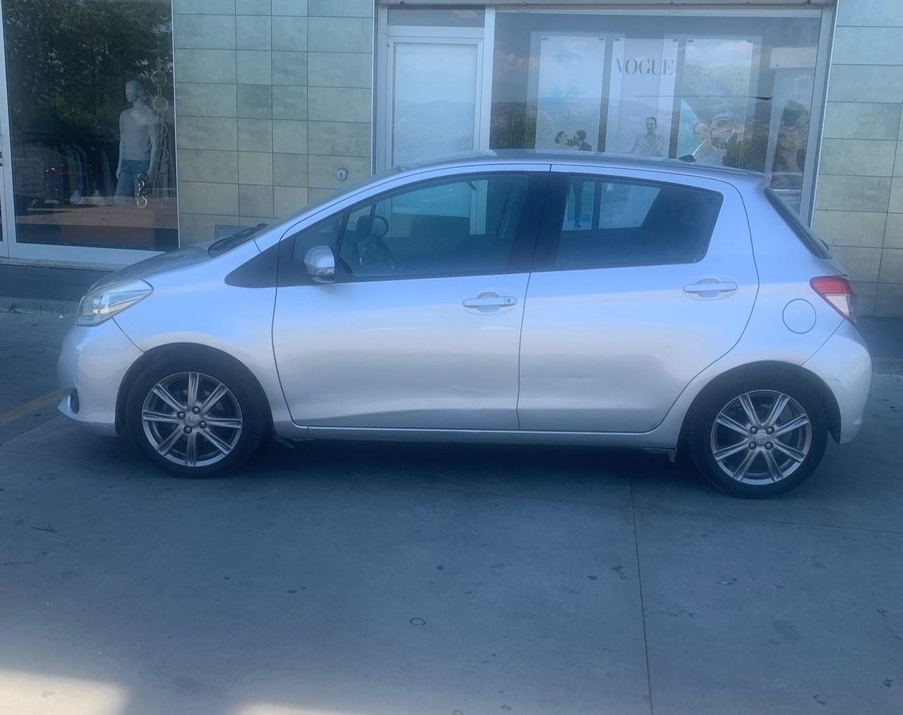 Toyota Yaris 1.3 5 porte Lounge 110000KM