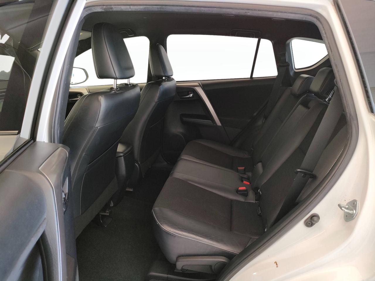 TOYOTA Rav4 IV 2016 - Rav4 2.0 d-4d Lounge 2wd mt my17
