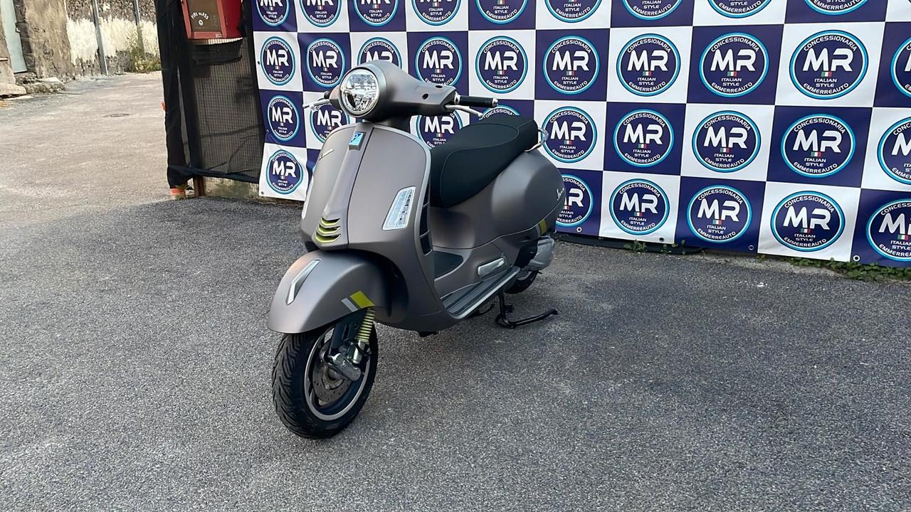 Piaggio Vespa 300 GTS Super Tech