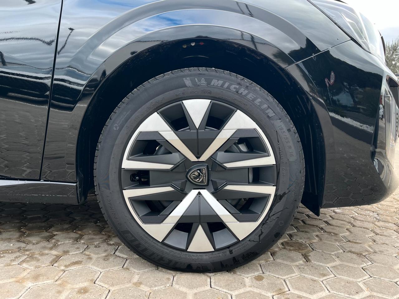 Peugeot 208 Hybrid 110 e-DCS6 Business Automatic Km0