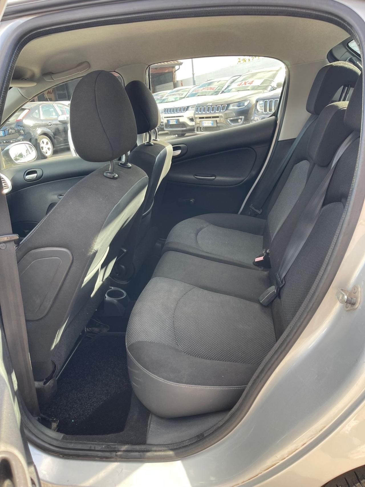 Peugeot 206 plus 1.1 2011 120 mila km