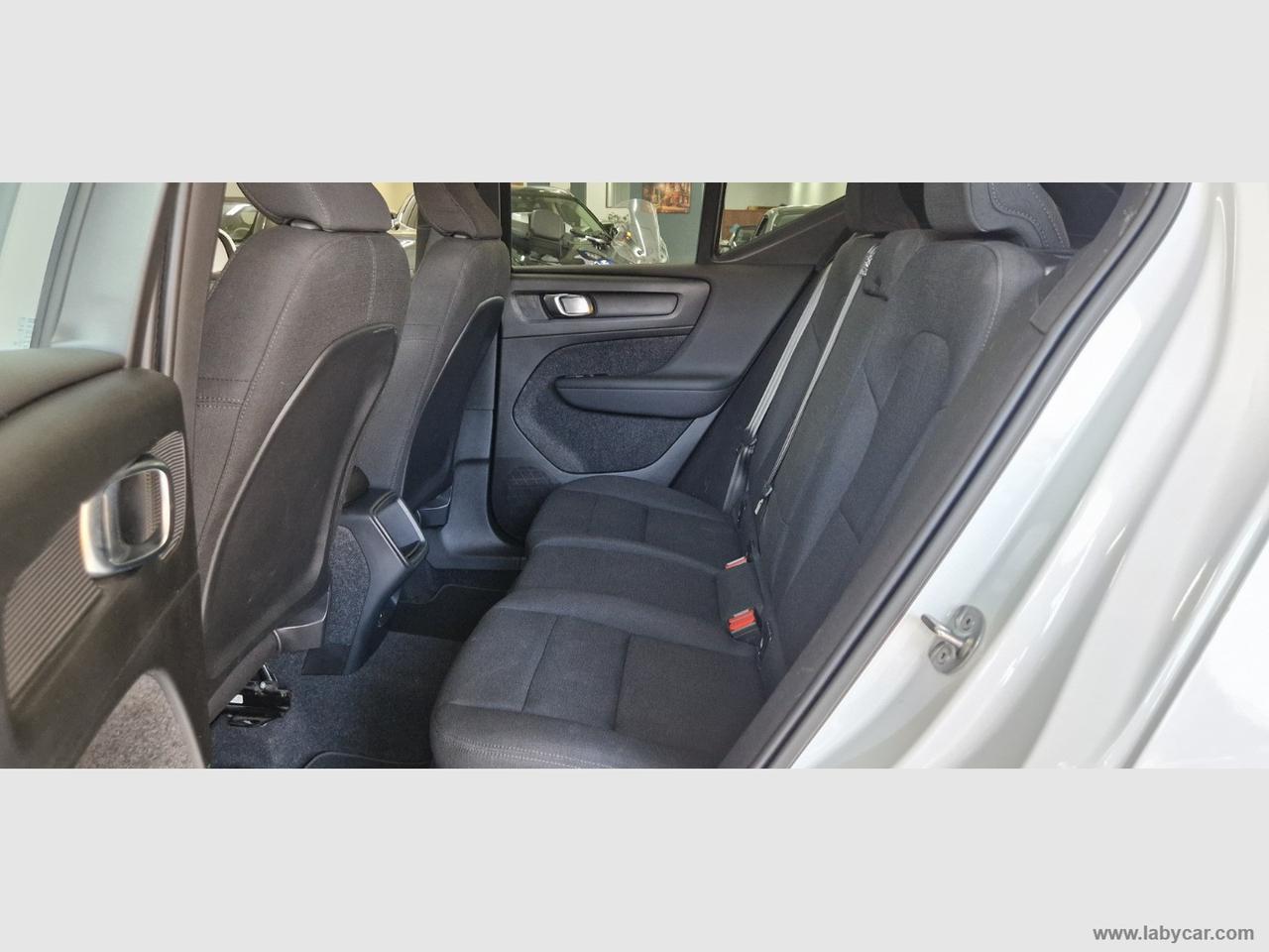 VOLVO XC40 T2 Geartronic Momentum Core CERT*UNIPRO