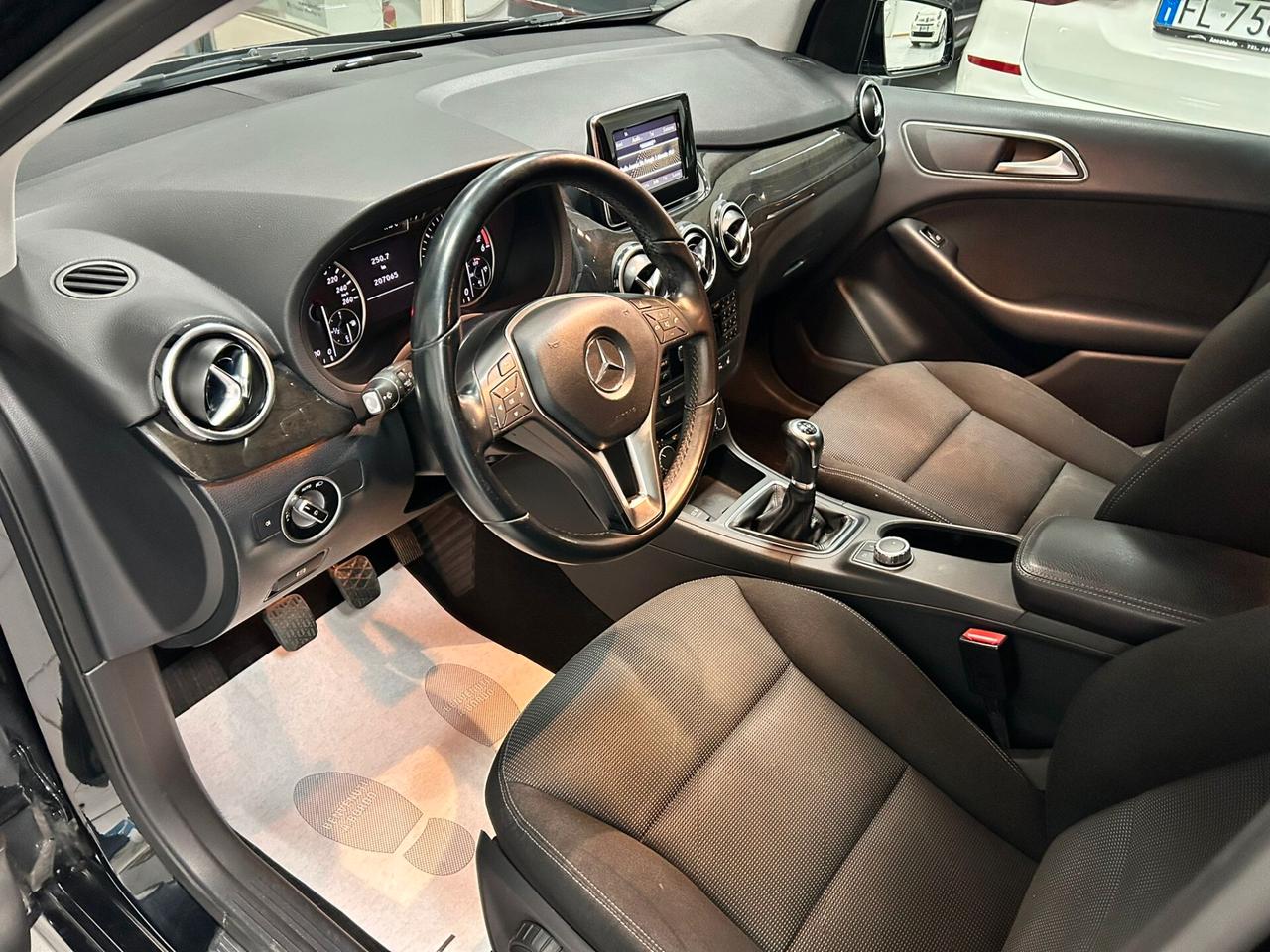 Mercedes-benz B 180 d 2012