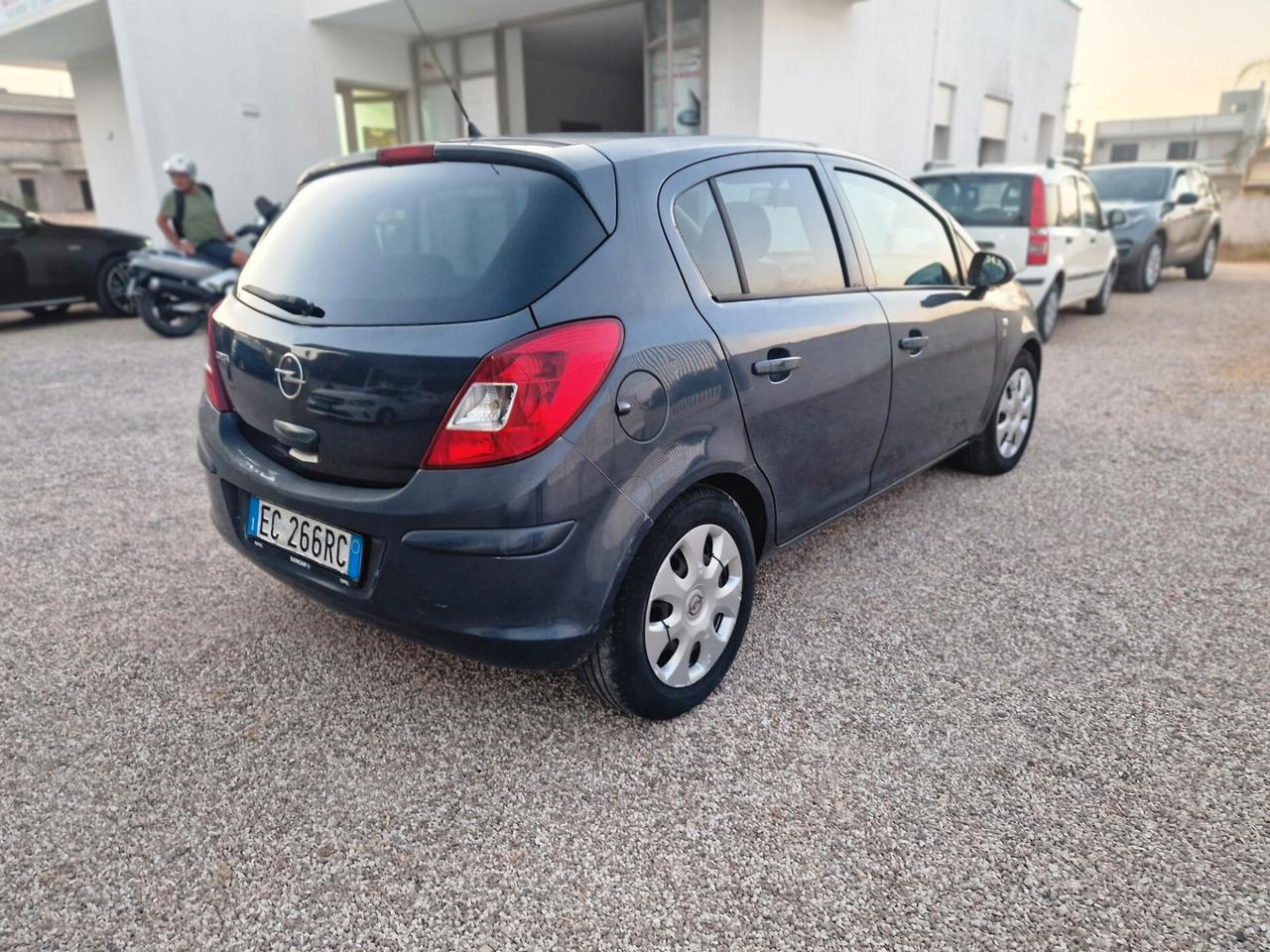 Opel Corsa 1.2 5 porte Cosmo