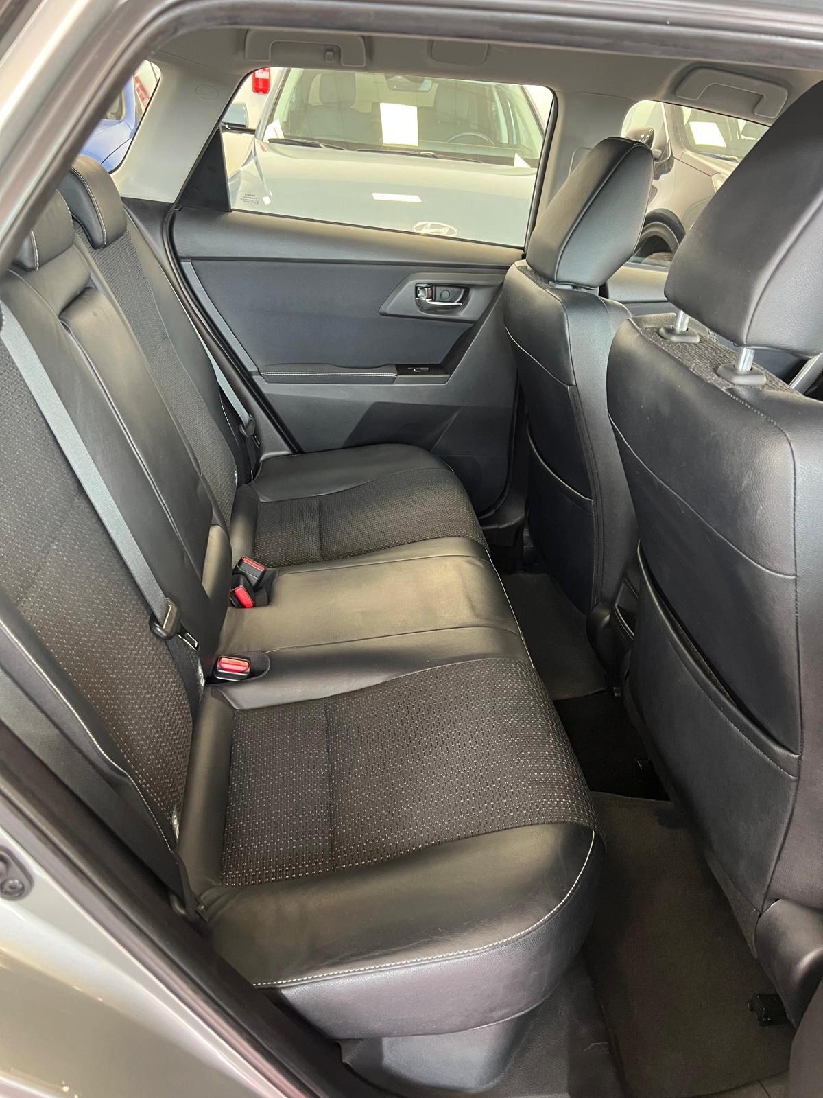 Toyota Auris Touring Sports 1.8 Hybrid Lounge