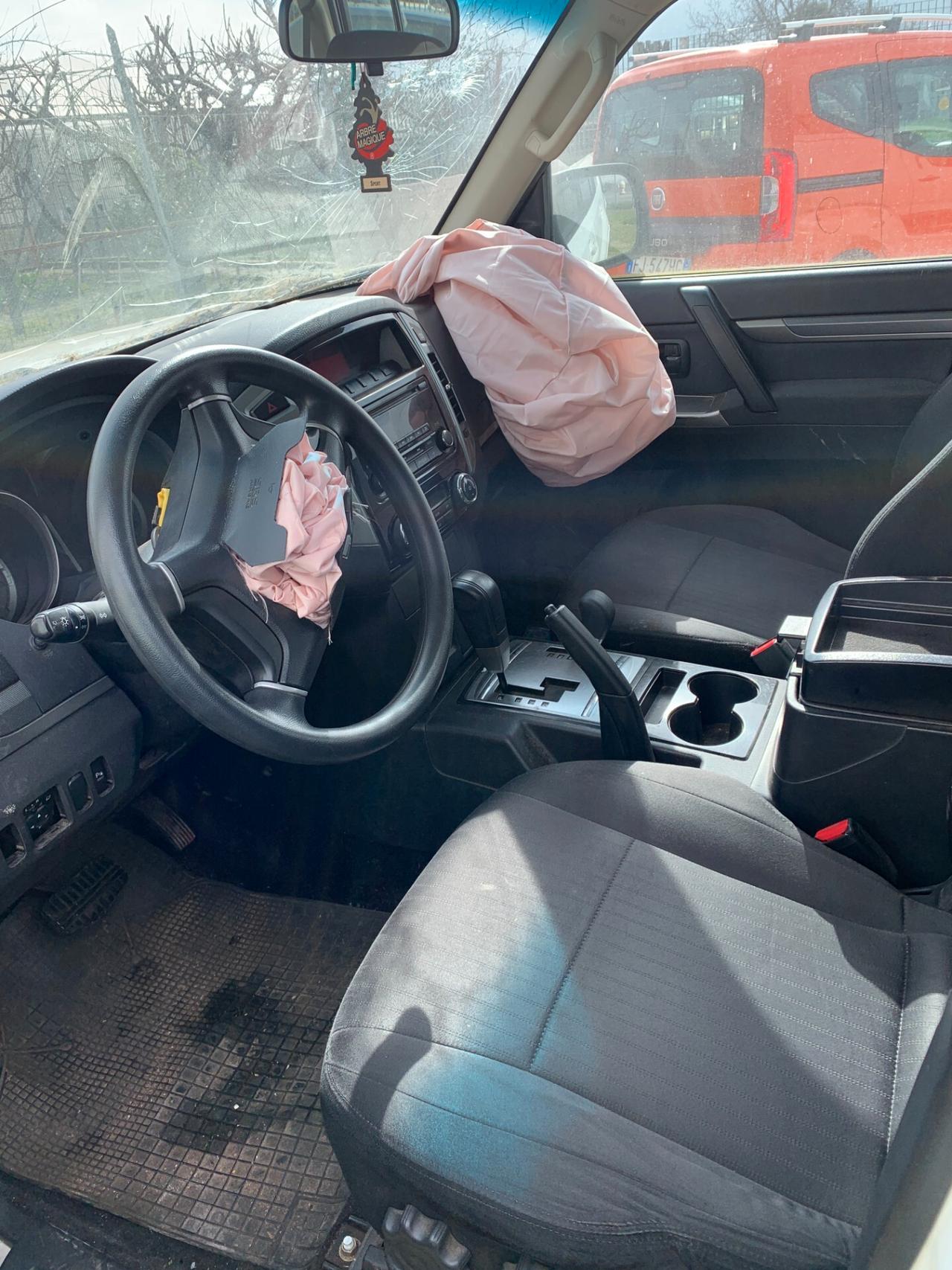 Mitsubishi Pajero 3.2 Diesel 4x4 Automatico SINISTRATO