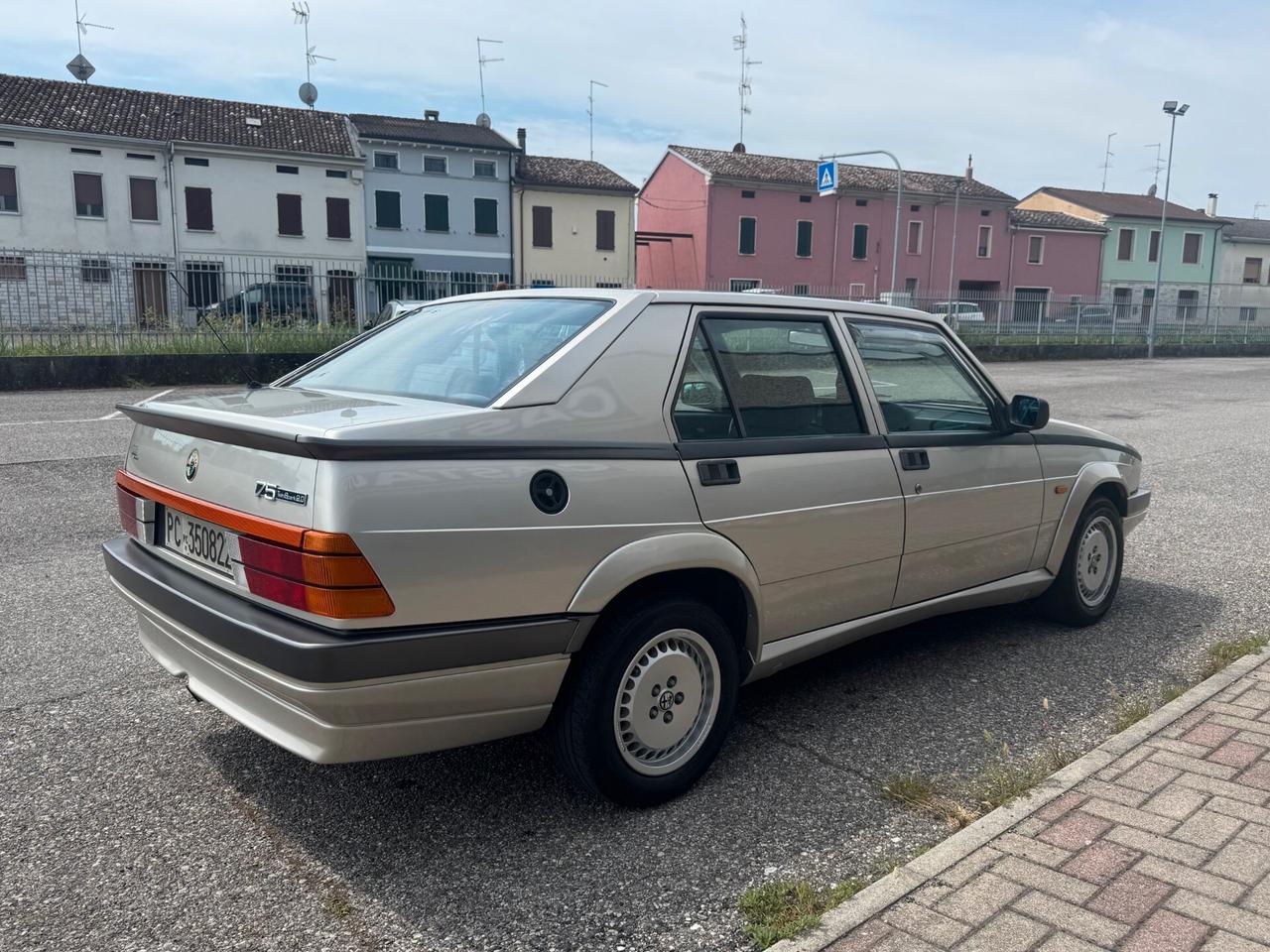 Alfa Romeo 75 2.0i Twin Spark