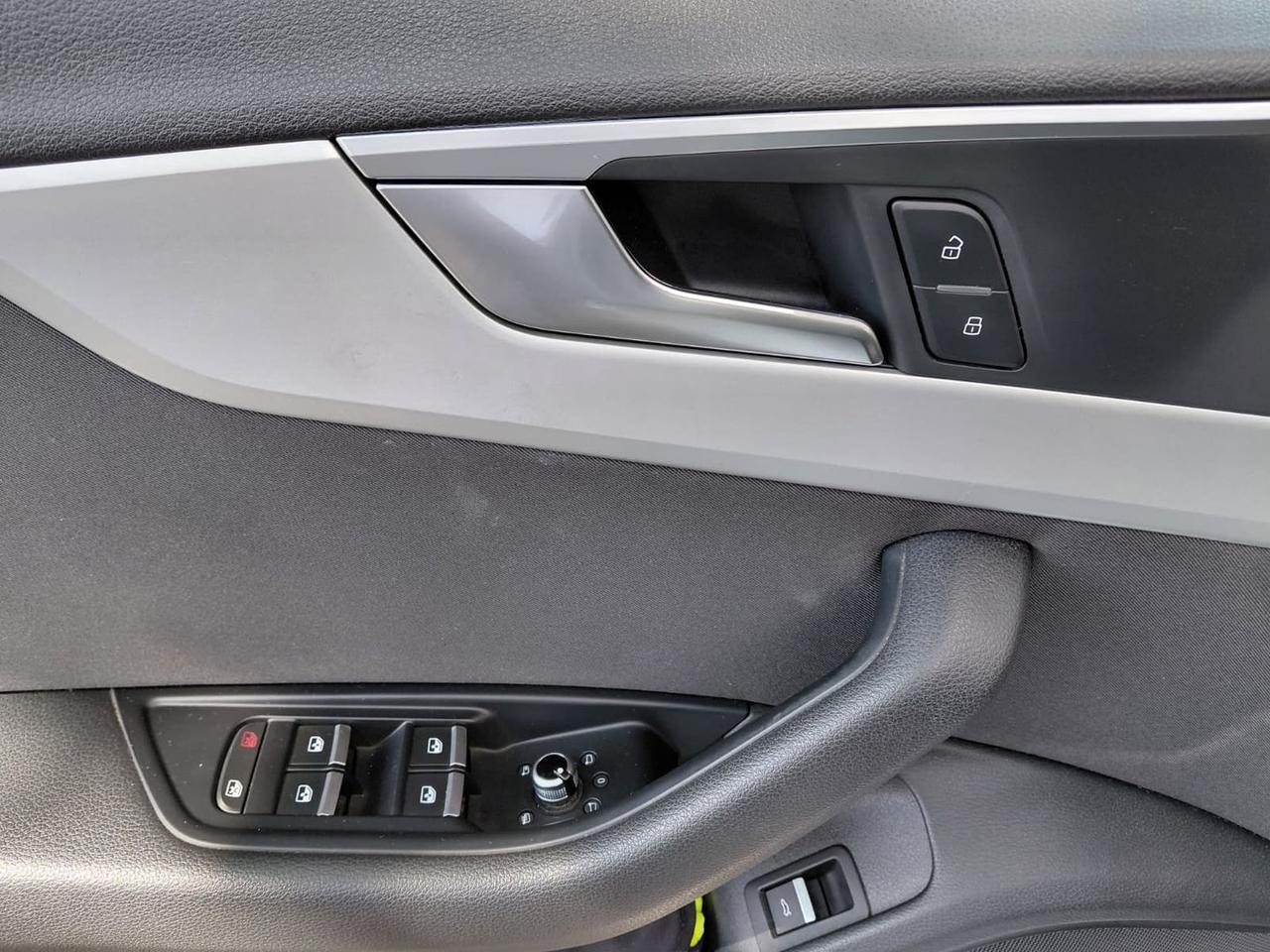 Audi A4 Business Advanced 40g-tron #11848
