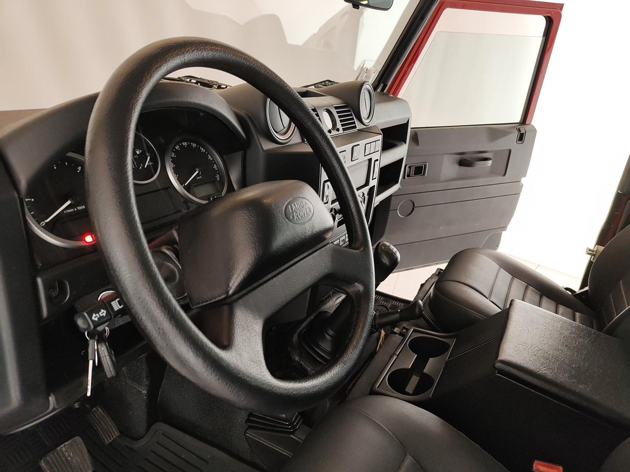 Land Rover Defender 90 2.2 TD4 Soft top N1