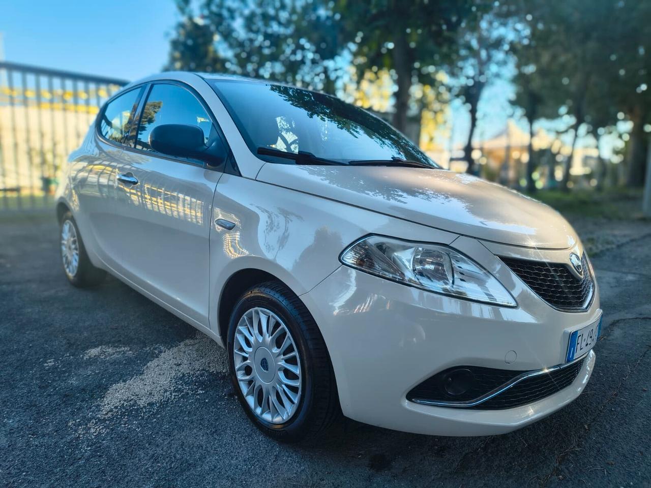 Lancia Ypsilon 1.2 benzina GPL VALIDO 2031