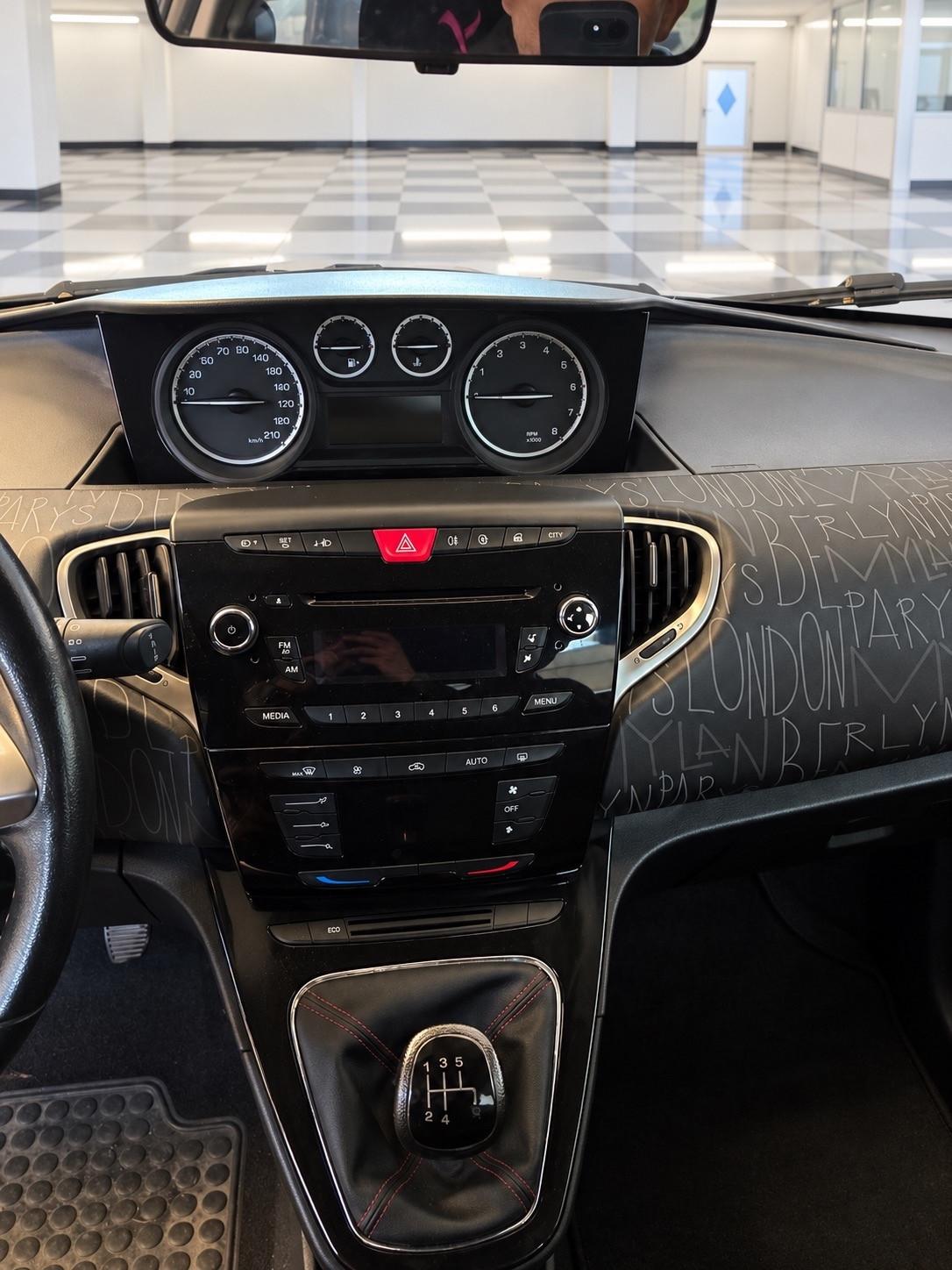 Lancia Ypsilon 0.9 TwinAir 85 CV 5 porte S&S Elefantino
