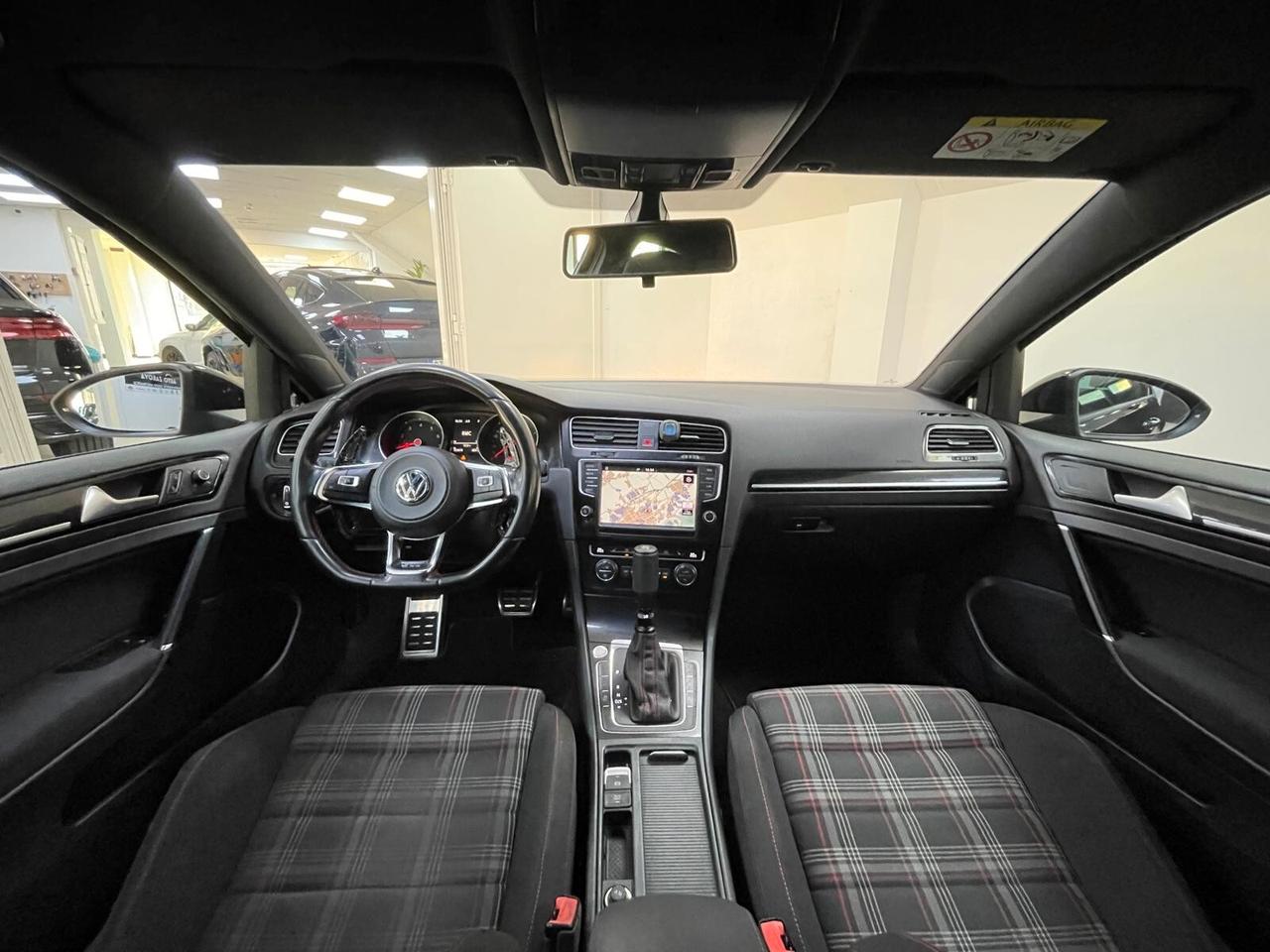 Volkswagen Golf GTI 7 2.0 TFSI DSG