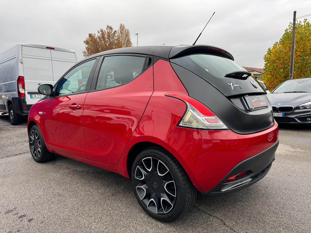 Lancia Ypsilon 1.2 69 CV 5 porte S Momodesign