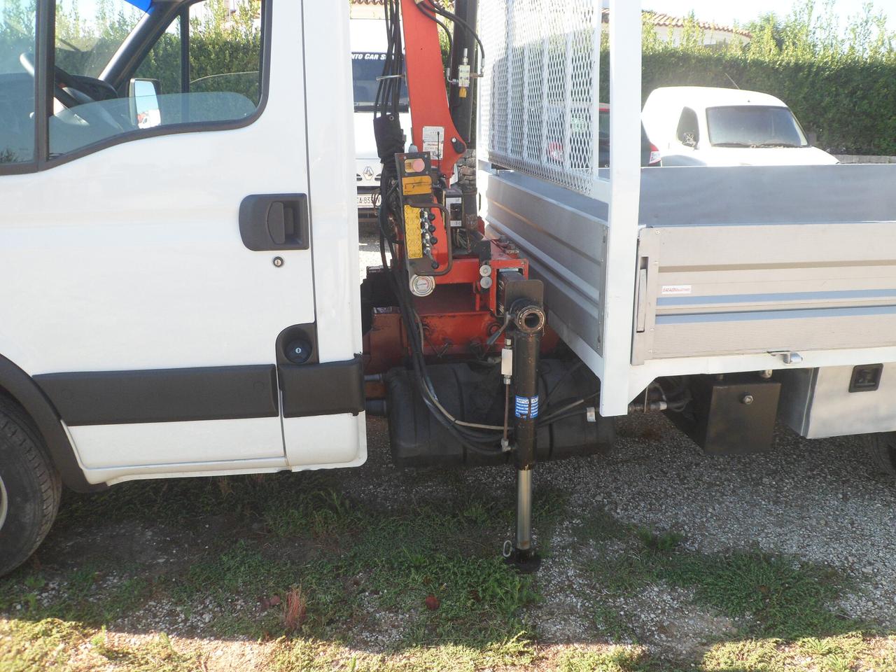 Iveco Daily 35c13 cassone fisso con gru