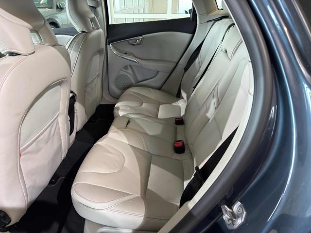 VOLVO V40 Cross Country D3 Geartronic Momentum