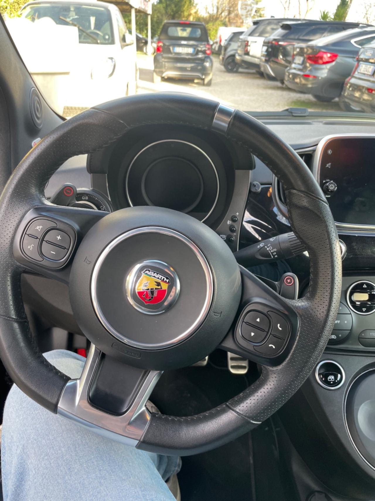 Abarth 595 C 1.4 Turbo T-Jet 165 CV Scorpioneoro