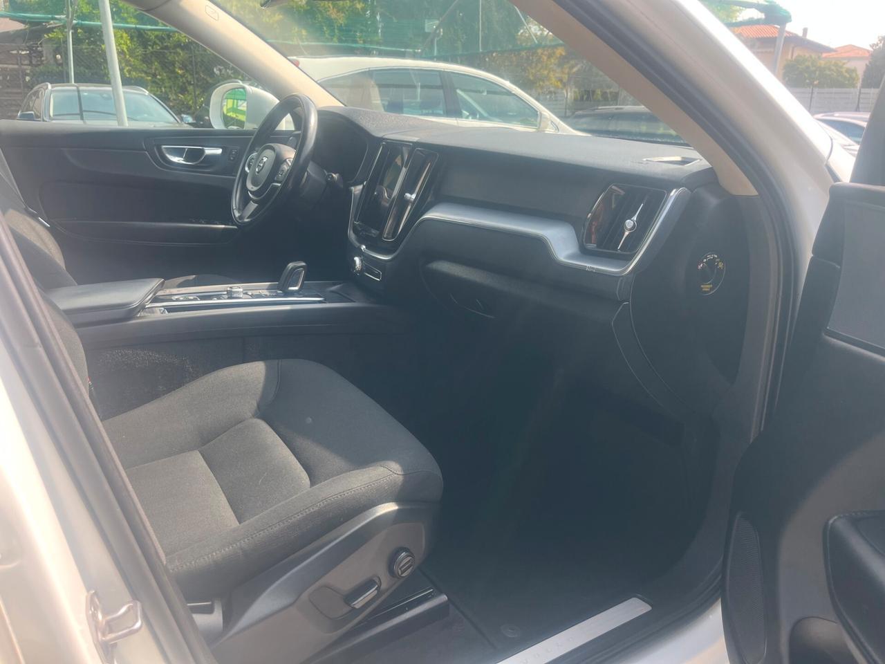 Volvo XC 60 B4 (d) AWD Geartronic Momentum motore rotto
