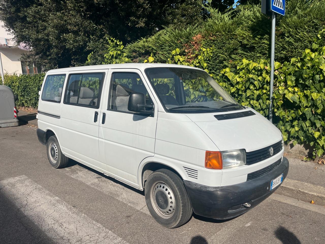Volkswagen Transporter 2.5 TDI/88CV 9 posti autovettura