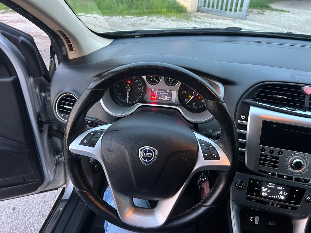 Lancia Delta 1.6 MJT DPF 105 CV Silver