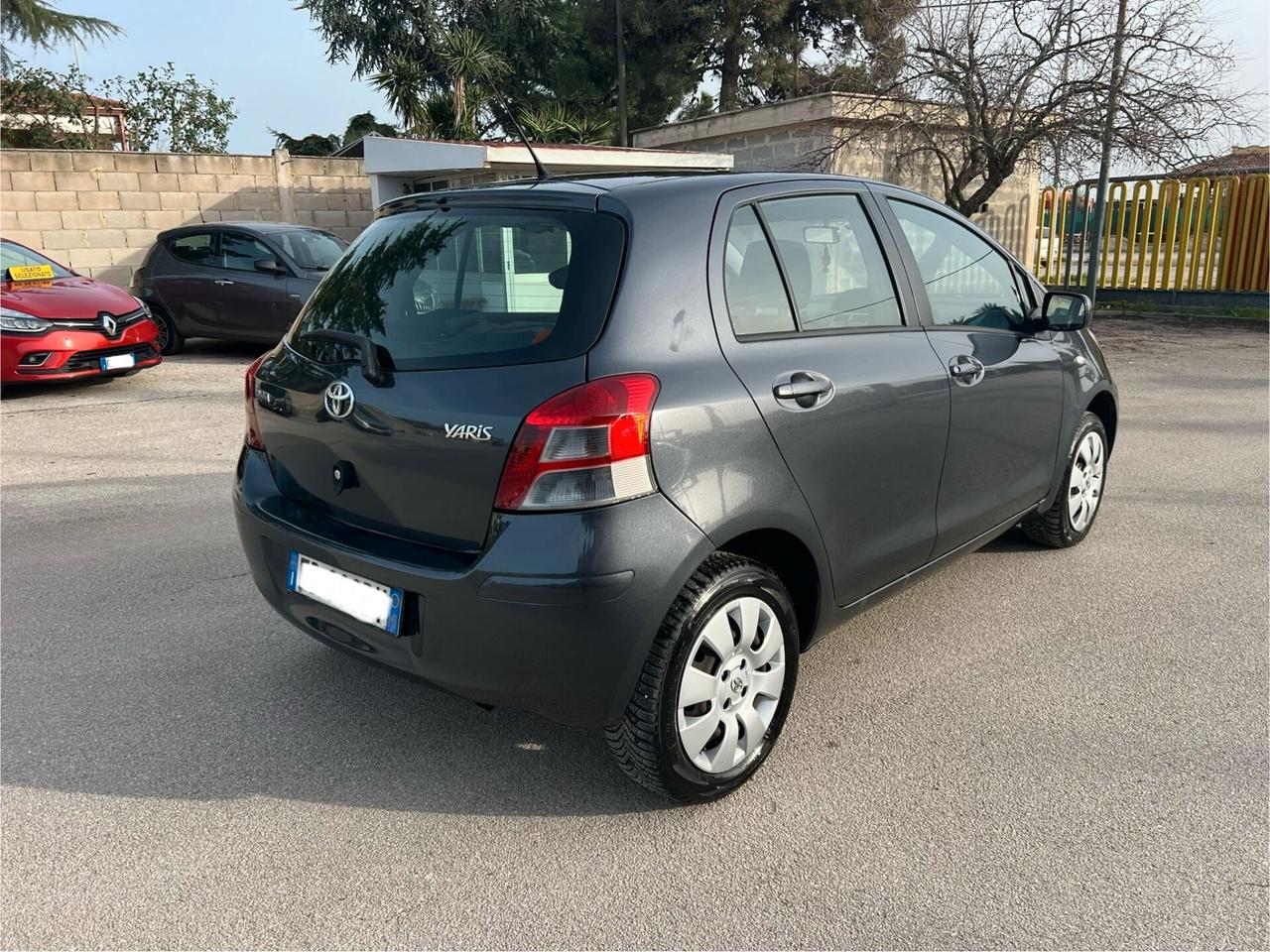 Toyota Yaris 1.0 5 porte