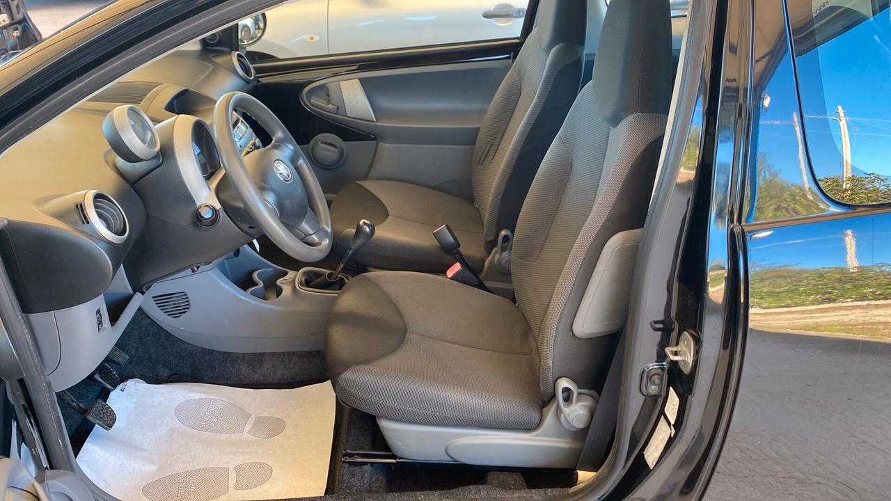Toyota Aygo 1.4 turbodiesel 3 porte Sol--- KM CERTIFICATI--PER NEOPATENTATI