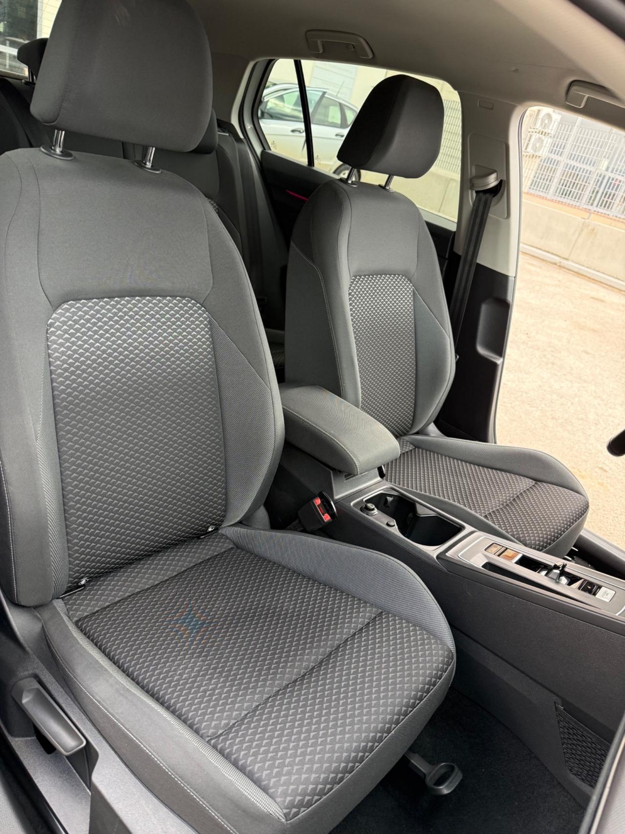 Volkswagen Golf 8 2.0 TDI DSG SCR CON GANCIO TRAINO