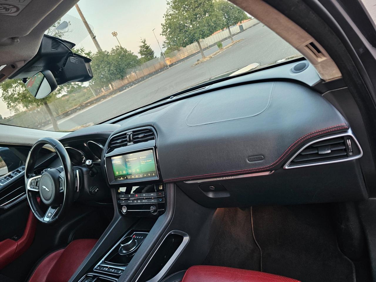 Jaguar F-Pace R-Sport 2.0 D 180 CV AWD automatica