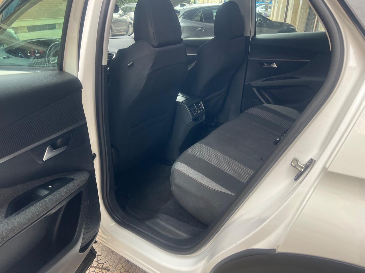 PEUGEOT 3008 1.6 HDI 120 CAVALLI NAVI LED