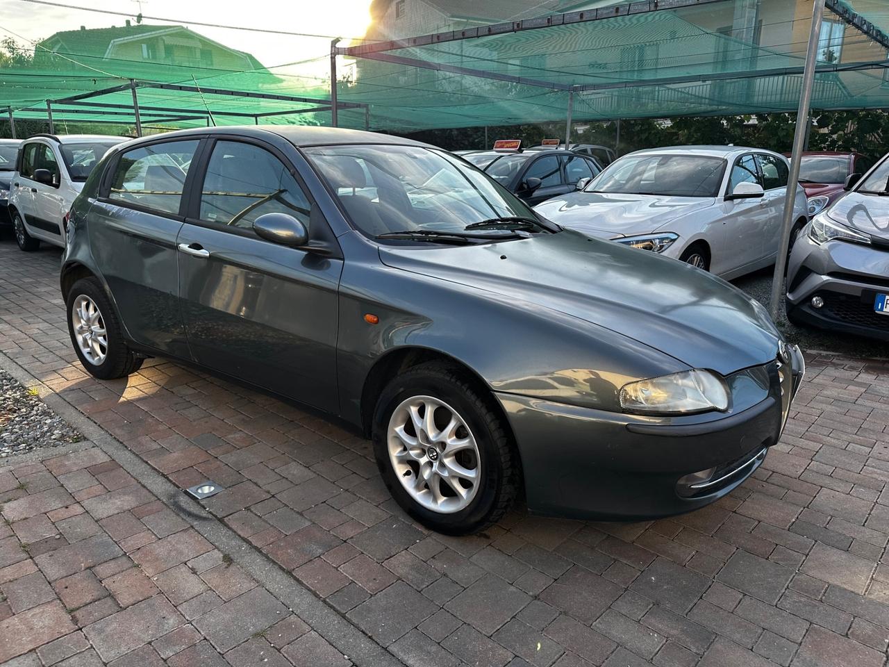 Alfa Romeo 147 1.6i 16V Twin Spark cat 5p. Distinctive