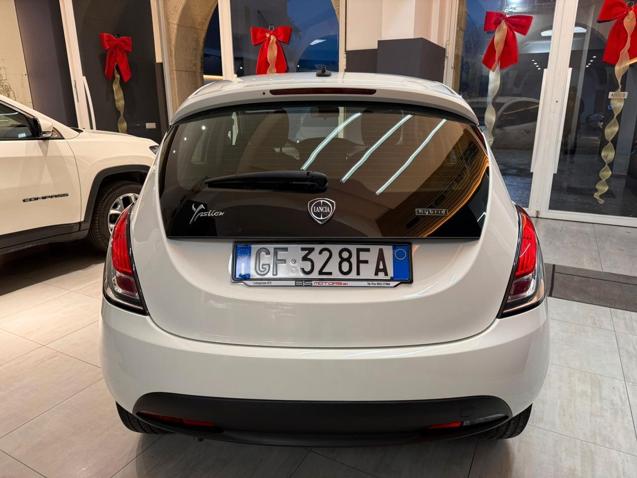 Lancia Ypsilon 1.0 FireFly 5 porte S&S Hybrid Ecochic Silver