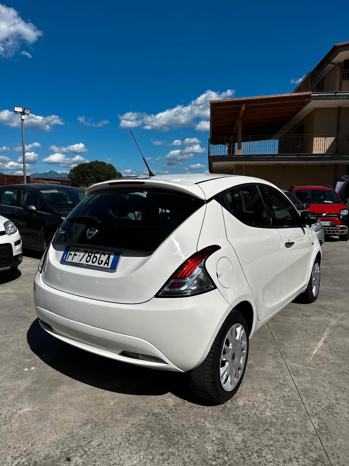 Lancia Ypsilon 1.2 69 CV 5 porte Platinum