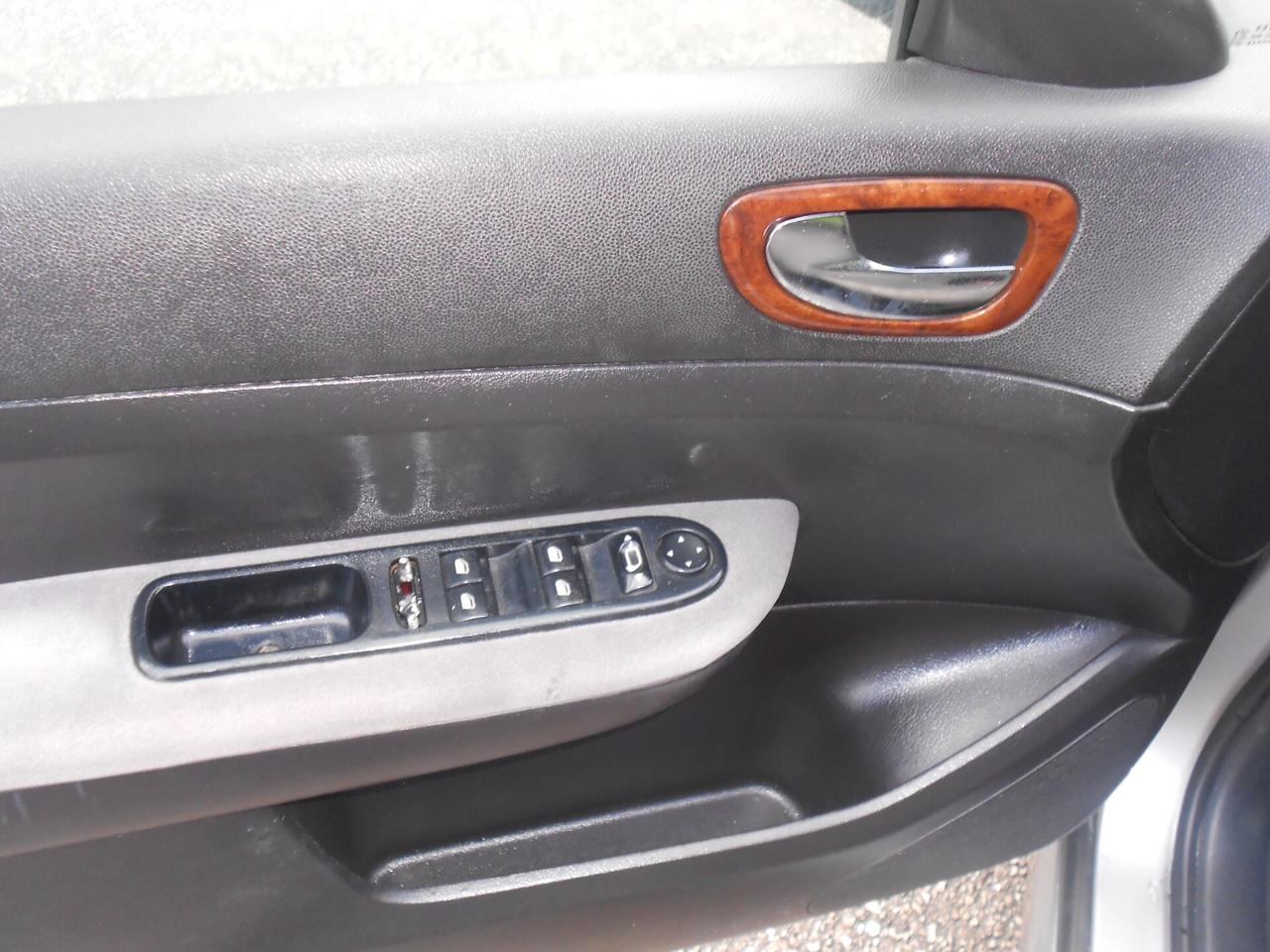 307 BERLINA,2.0hdi(VELLUTO-RADICA-CLIMATRONIC)