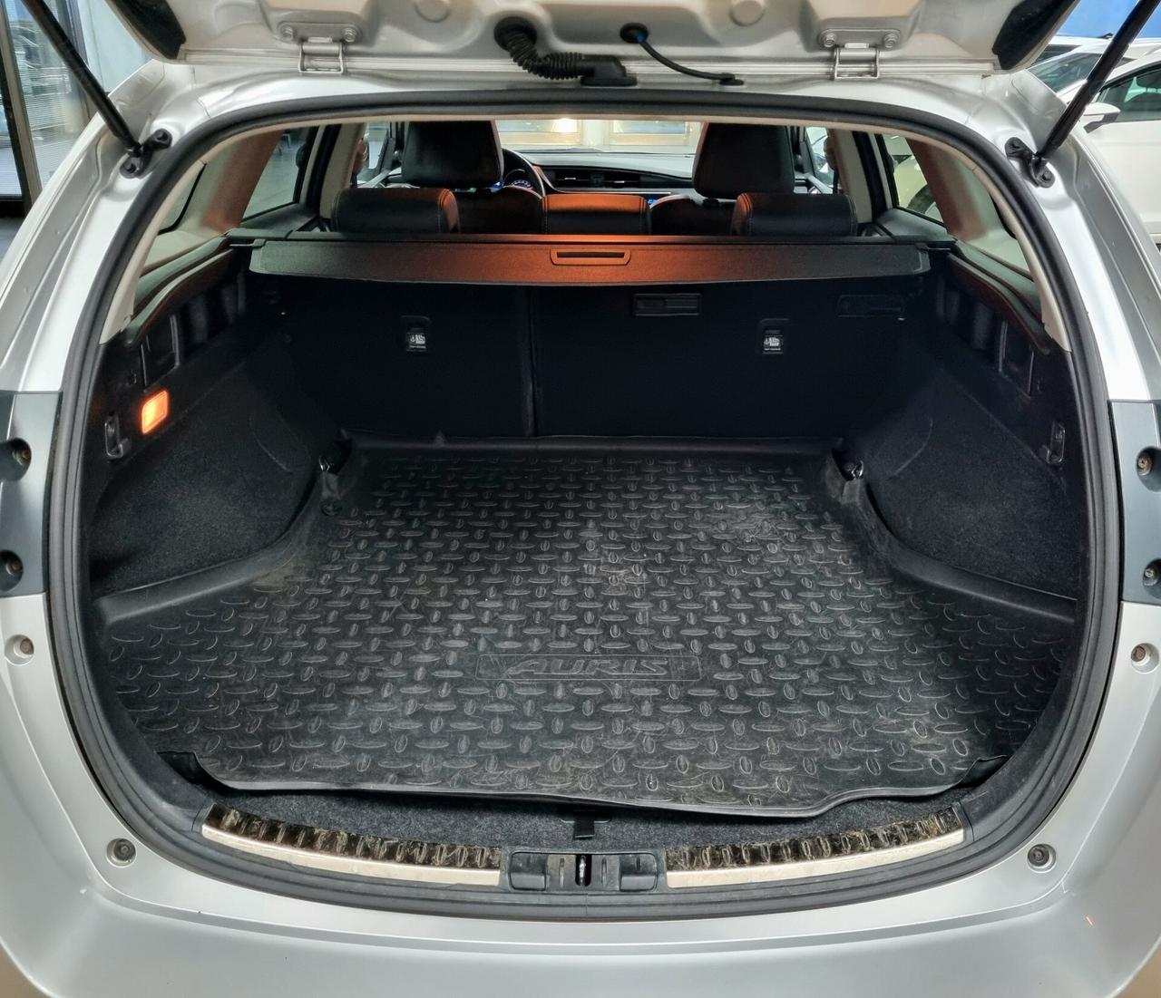 TOYOTA AURIS TOURING SPORTS 1.8 Hybrid LOUNGE