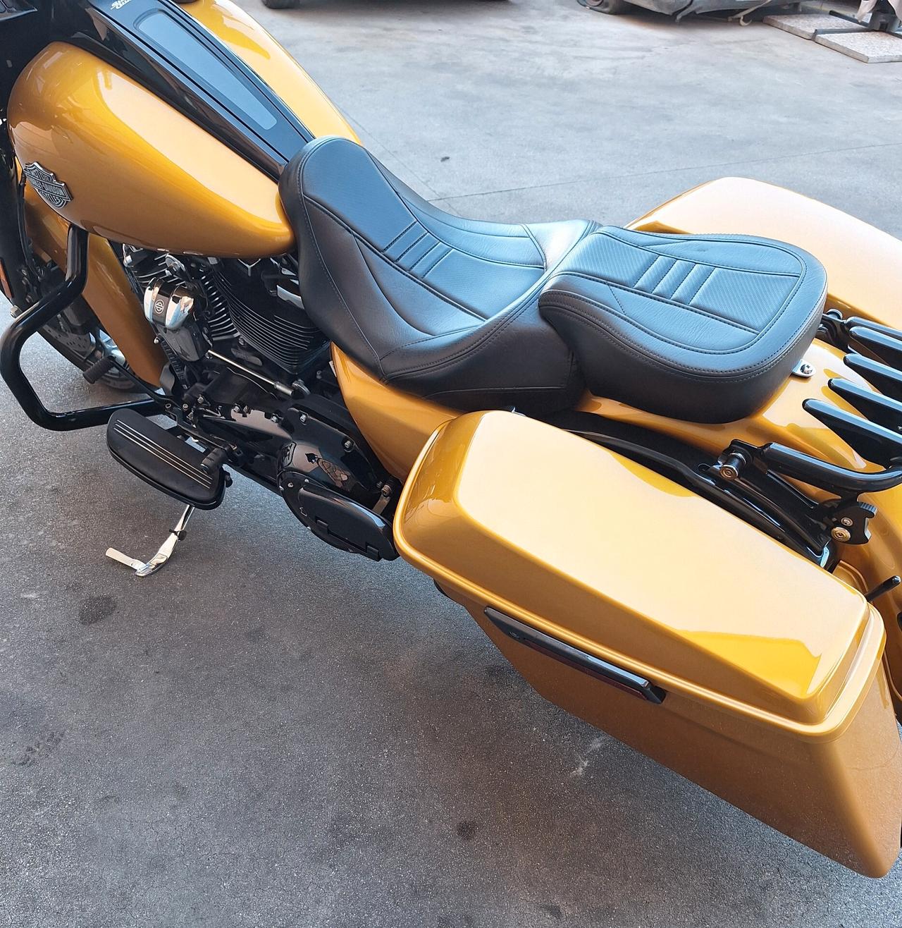 Harley-davidson Touring Street Glide Gold 114