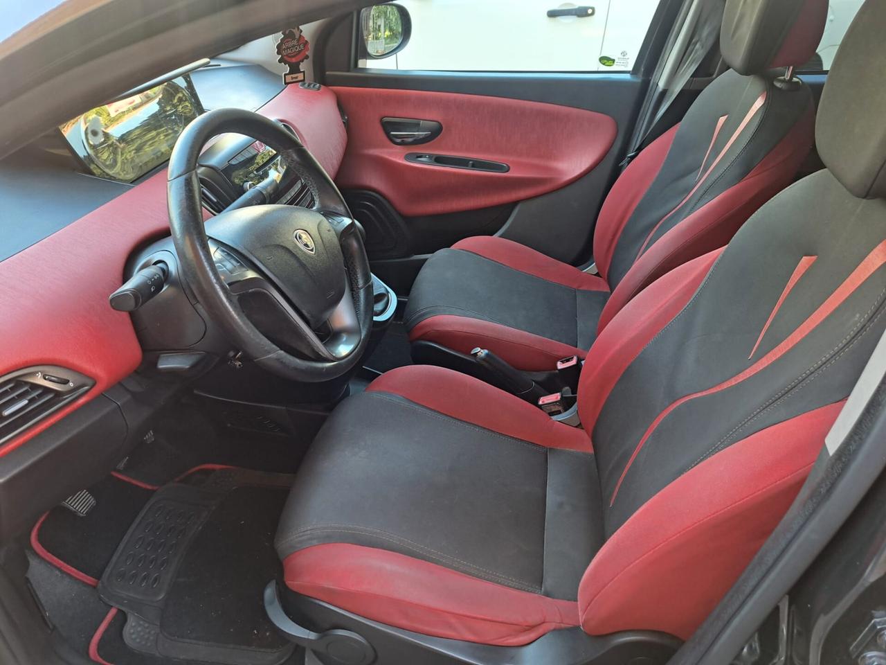 Lancia Ypsilon 1.3 MJT 16V 95 CV 5 porte S&S Silver