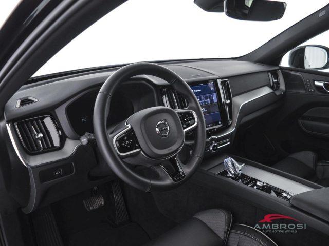 VOLVO XC60 2.0 b5 Plus Dark awd auto