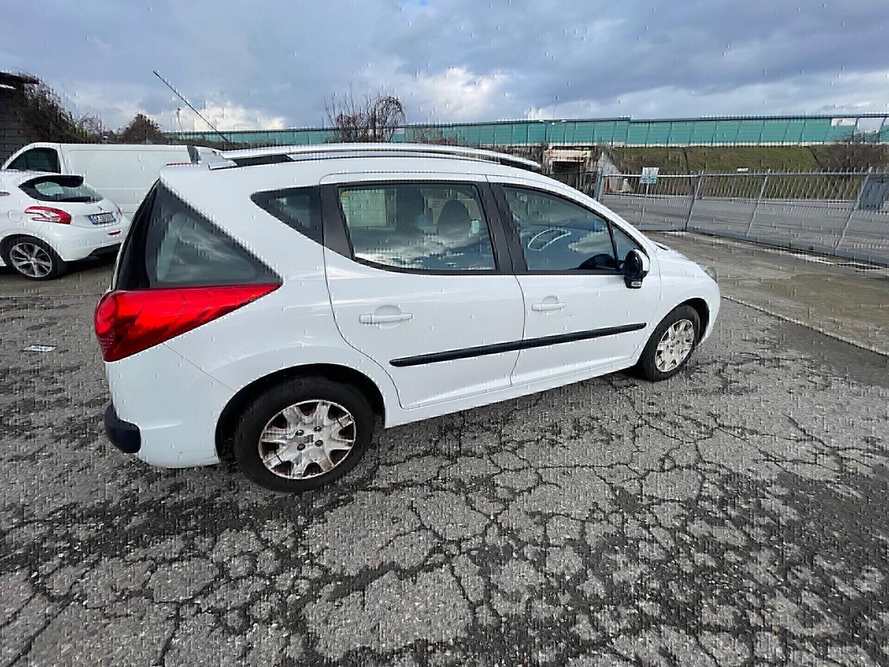 Peugeot 207 1.6 8V HDi 93CV SW Ciel Allure