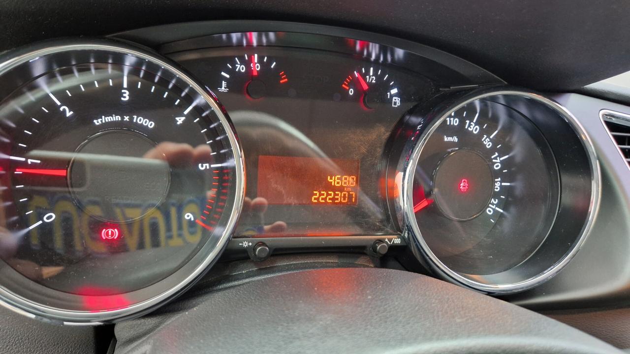 Peugeot 3008 1.6 HDi 115CV Allure