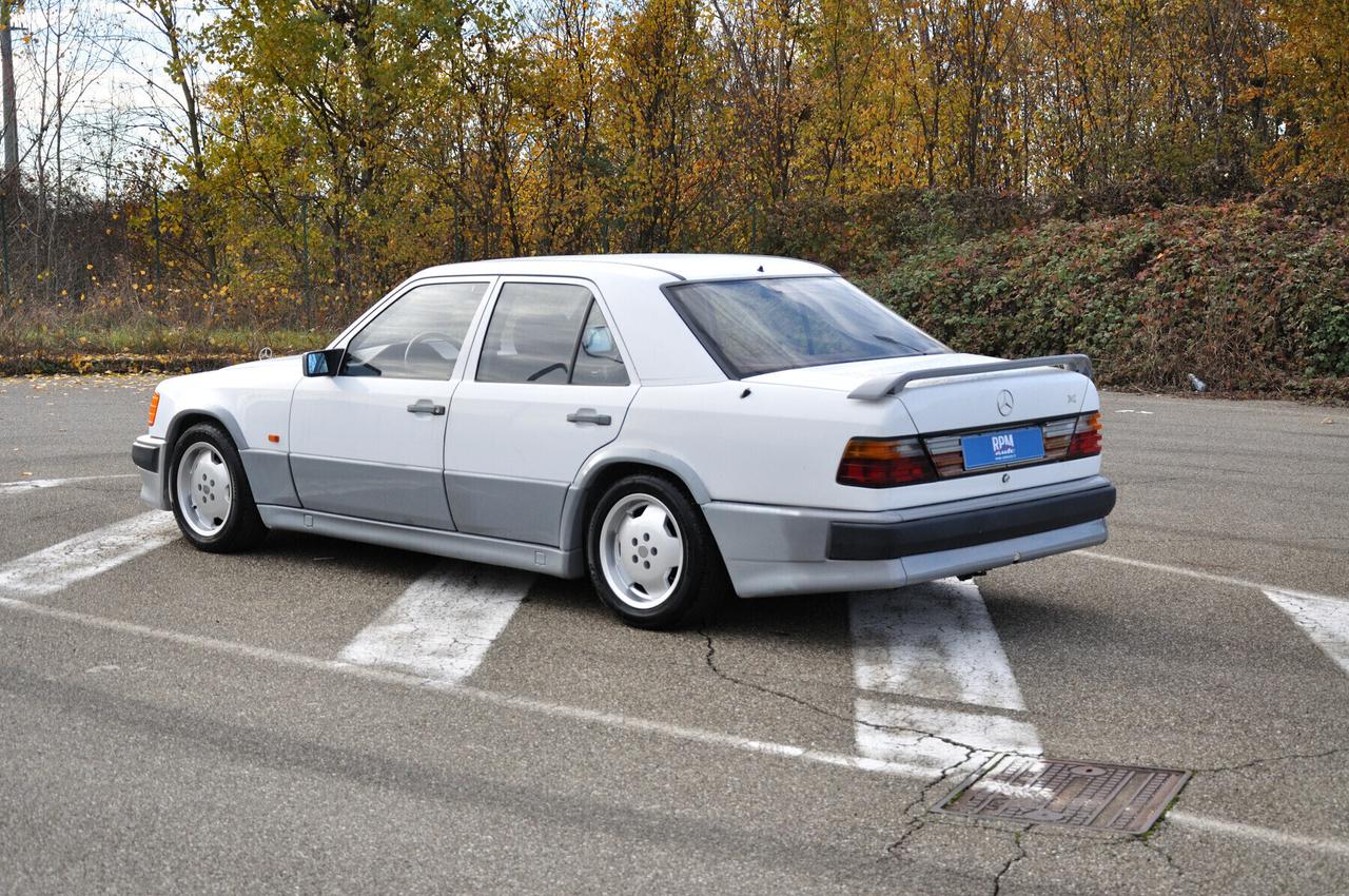 Mercedes-benz 250 W124D (AMG look body kit)