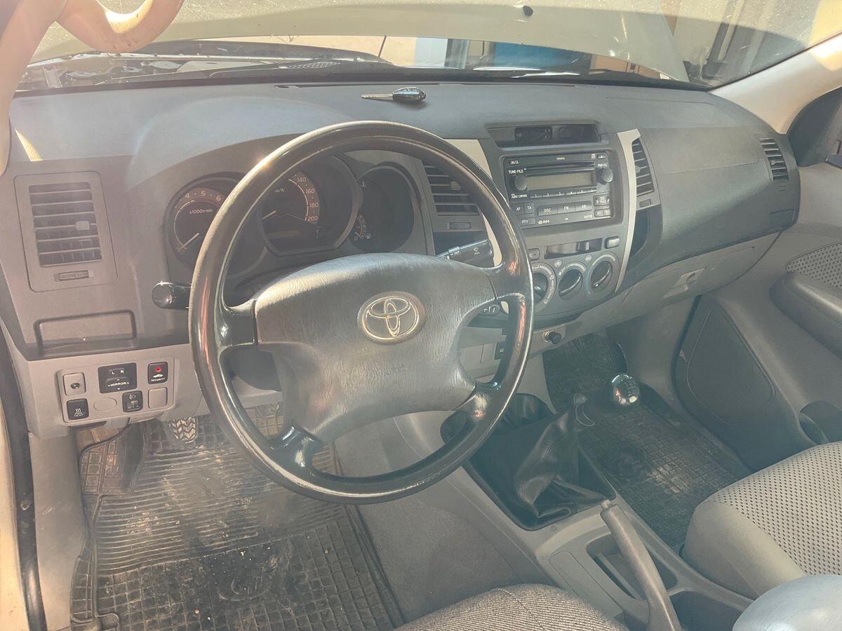 Toyota Hilux 2.5 D-4D 4WD 2p. Extra Cab SR 4x4