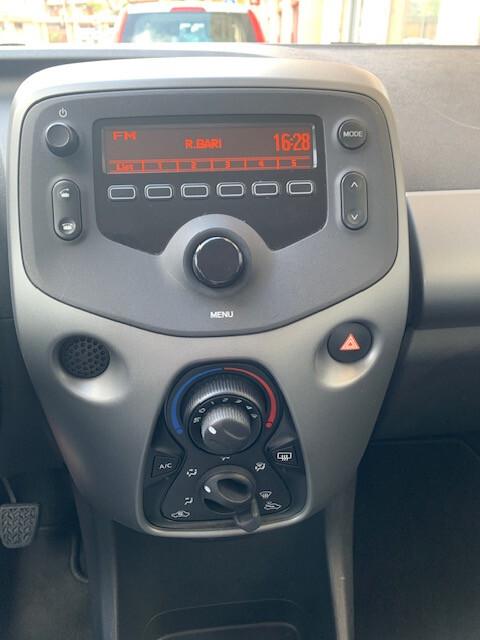Toyota Aygo Connect 1.0 VVT-i 72 CV 5 porte x-cool