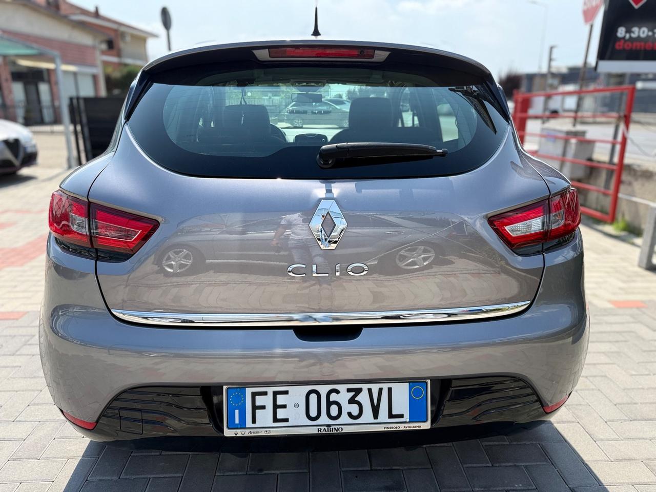 Renault Clio 1.2 75CV 5 porte Zen EURO6 NEOPATENTATI